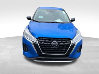 New 2025 Nissan Kicks Play S video 2