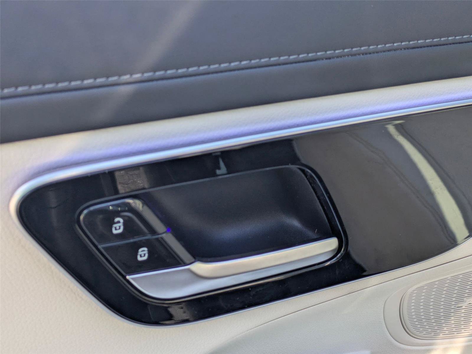 Used 2024 Mercedes-Benz GLC 300 4MATIC image 26