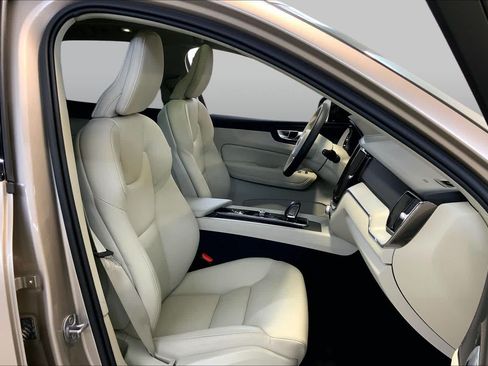 Used 2025 Volvo XC60 B5 Plus w/ Protection Package Premier AWD/4WD image 8