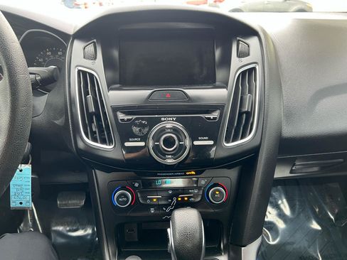 Used 2018 Ford Focus SEL FWD image 19