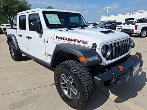 Used 2025 Jeep Gladiator Mojave w/ Steel Bumper Group AWD/4WD image 8