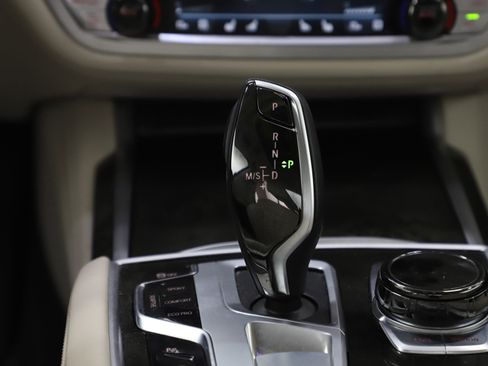 Used 2020 BMW 750i xDrive w/ Executive Package image 20