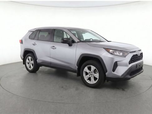 Used 2023 Toyota RAV4 LE AWD/4WD image 2