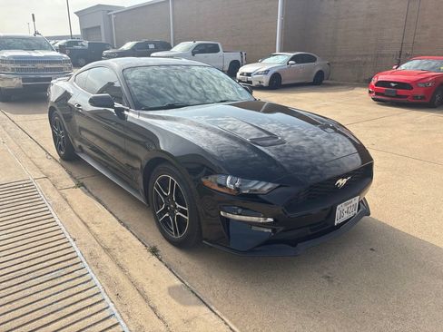 Used 2018 Ford Mustang Premium RWD image 4
