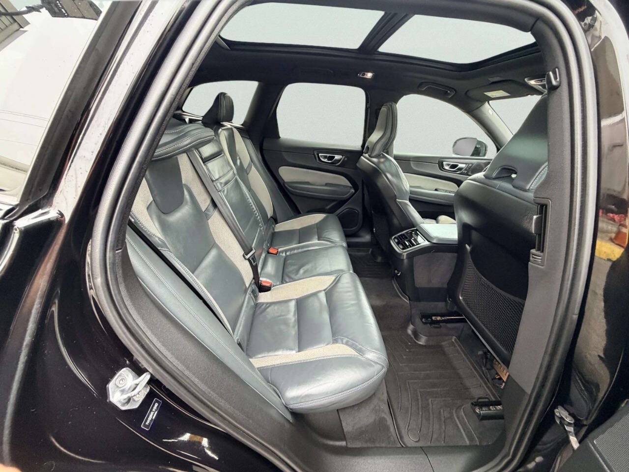 Used 2020 Volvo XC60 T5 R-Design w/ Protection Package AWD/4WD image 26