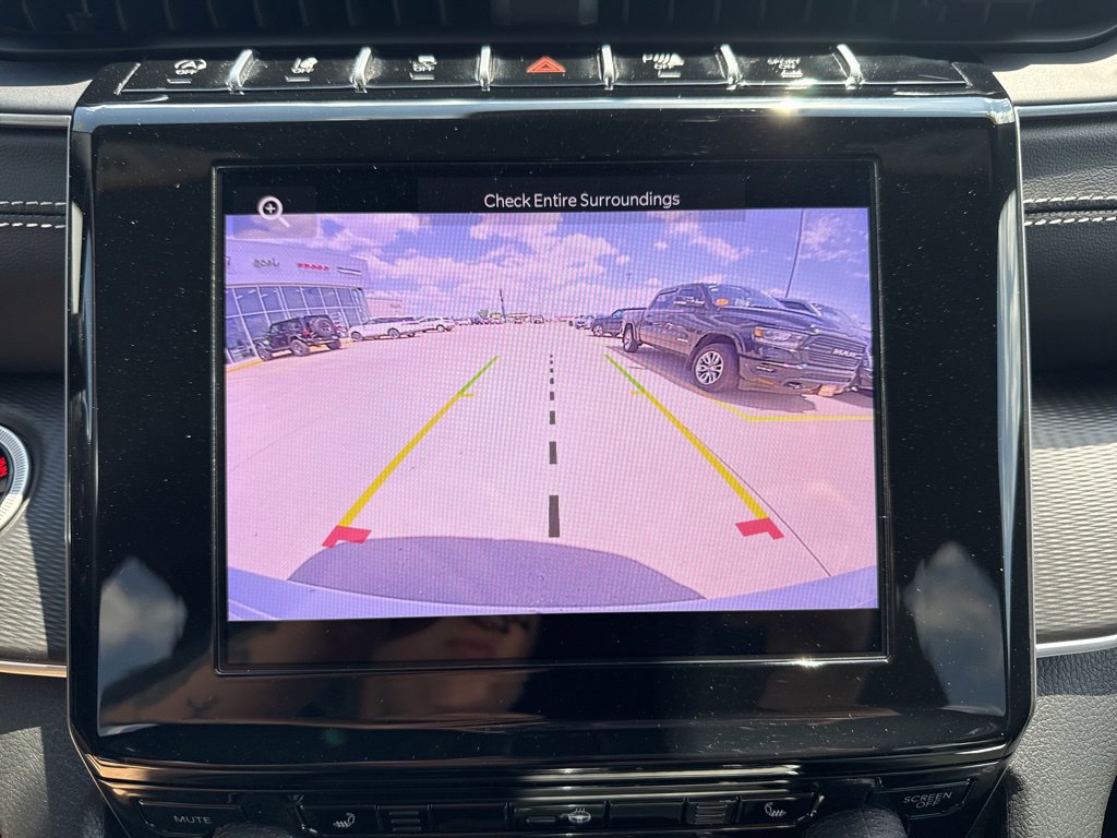 Certified 2025 Jeep Grand Cherokee Altitude AWD/4WD image 7