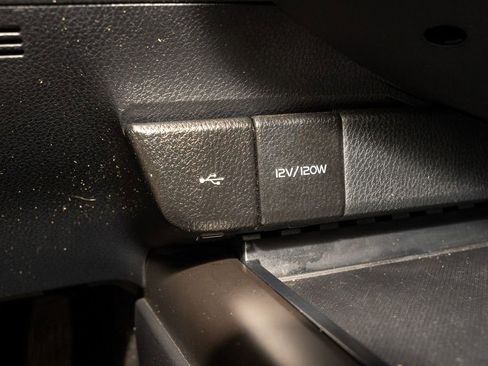 Used 2023 Toyota Camry SE image 13