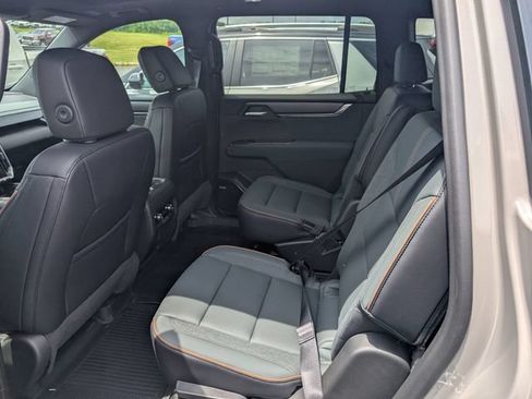 New 2026 GMC Acadia AT4 w/ Luxury Package AWD/4WD image 9