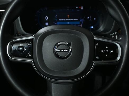 Used 2023 Volvo XC60 B5 Plus image 19