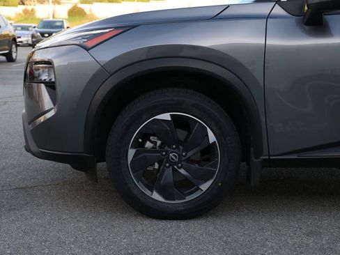 Used 2024 Nissan Rogue SV FWD image 11