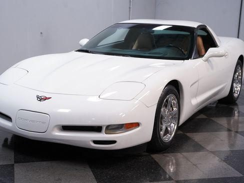 Used 2004 Chevrolet Corvette Coupe w/ Roof Package RWD image 17