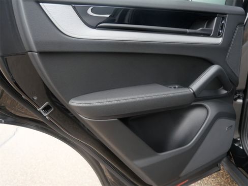 Certified 2025 Porsche Cayenne image 11