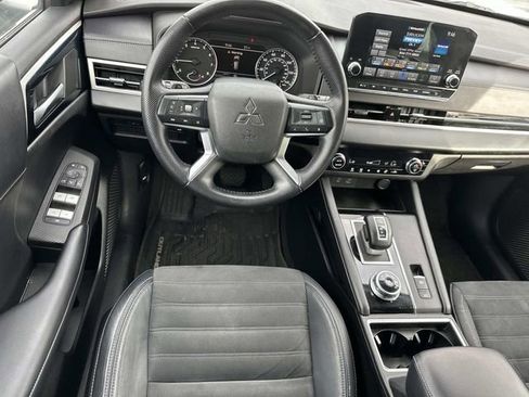 Used 2023 Mitsubishi Outlander SE image 19