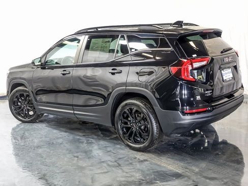Certified 2022 GMC Terrain SLE w/ Driver Convenience Package image 9