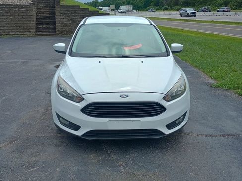 Used 2018 Ford Focus SE w/ SE Appearance Package FWD image 8