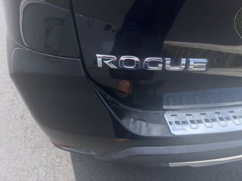 Used 2017 Nissan Rogue SV w/ Midnight Edition Package AWD/4WD image 4