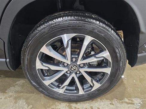 Used 2022 Toyota Corolla Cross XLE w/ Convenience Package image 33