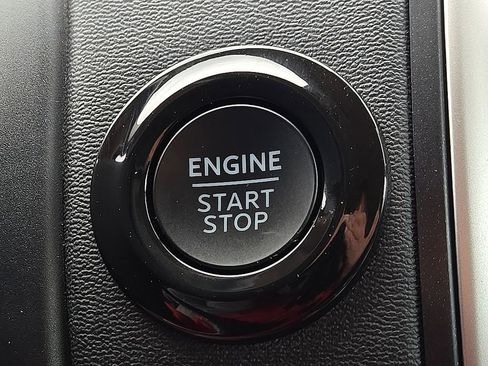 Used 2025 Ford Expedition Active image 17