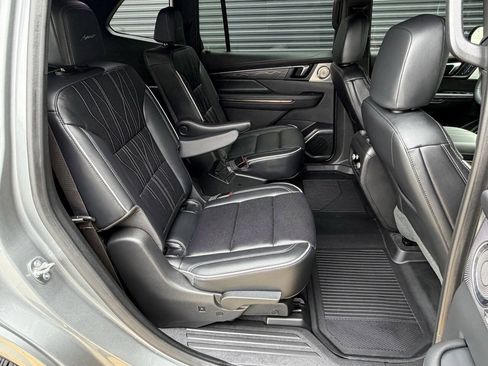Used 2025 Buick Enclave Avenir w/ Trailering Package, 5000 lbs. AWD/4WD image 21