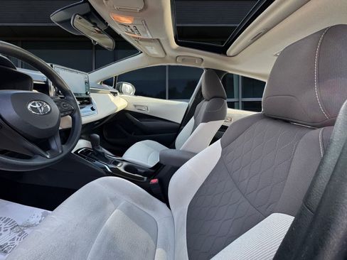 Used 2021 Toyota Corolla LE image 2
