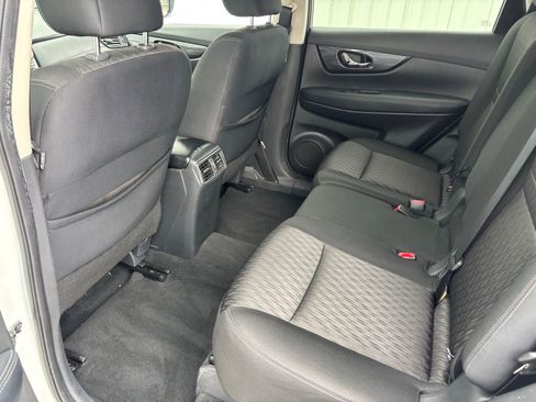 Used 2020 Nissan Rogue SV image 29