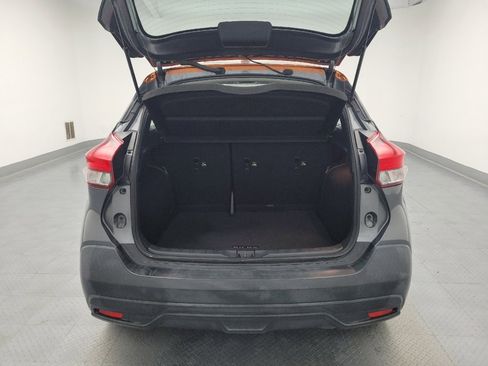 Used 2019 Nissan Kicks SV FWD image 29
