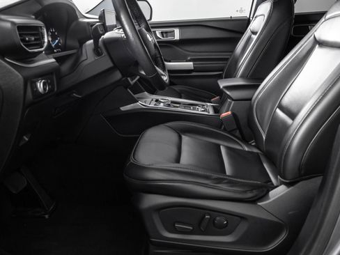 Used 2021 Ford Explorer XLT w/ Equipment Group 202A AWD/4WD image 6