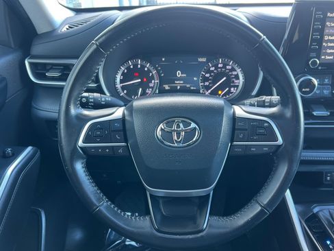 Certified 2022 Toyota Highlander XLE image 25