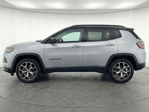 Used 2025 Jeep Compass Limited image 4