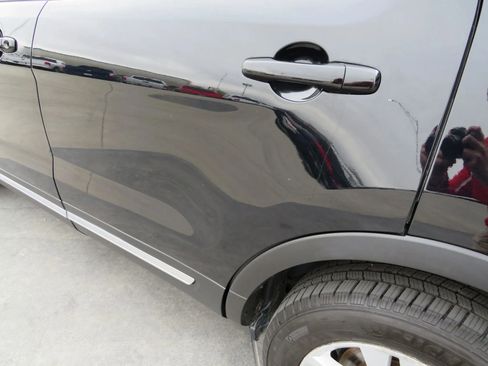 Used 2018 Ford Explorer XLT AWD/4WD image 26