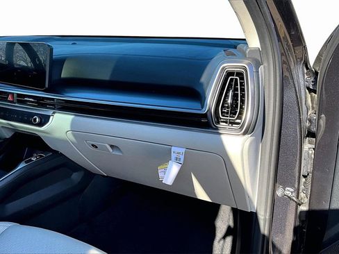 Certified 2025 Kia Sorento EX w/ Panoramic Sunroof Package image 16