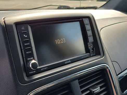 Used 2016 Dodge Grand Caravan SXT FWD image 30