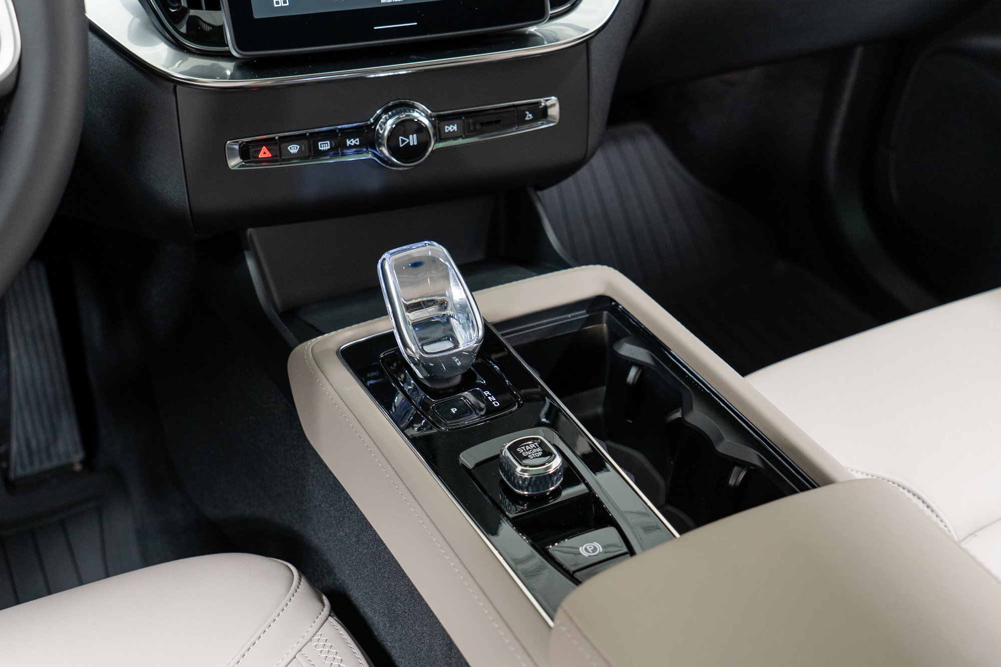New 2026 Volvo XC90 T8 Plus w/ Protection Package Premier AWD/4WD image 20