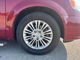 Used 2015 Chrysler Town & Country Touring-L w/ Driver Convenience Group image 5