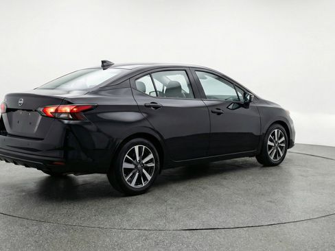 Used 2025 Nissan Versa SV image 9