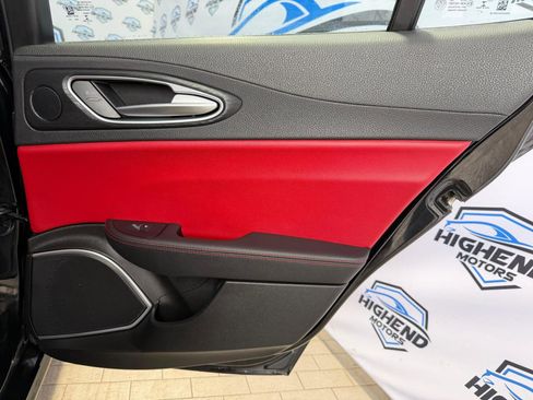 Used 2019 Alfa Romeo Giulia AWD image 23