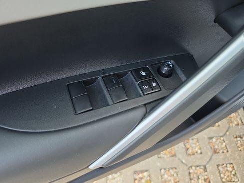 Used 2026 Toyota Corolla Cross L image 15