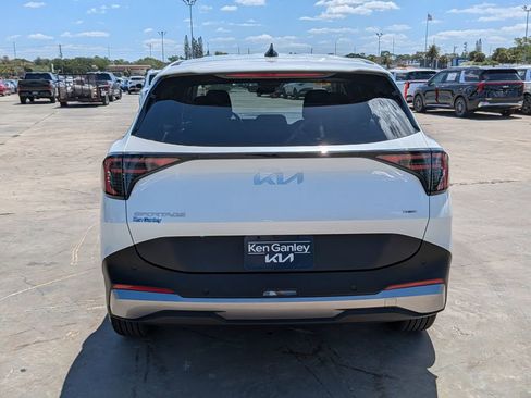 Certified 2026 Kia Sportage LX FWD image 7