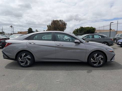 New 2025 Hyundai Elantra Limited image 5