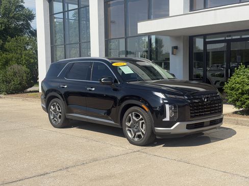Used 2023 Hyundai Palisade Limited AWD/4WD image 2