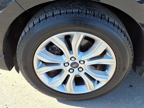 Used 2020 Ford Edge Titanium image 9