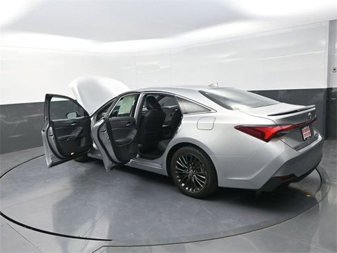 Used 2021 Toyota Avalon XSE image 39