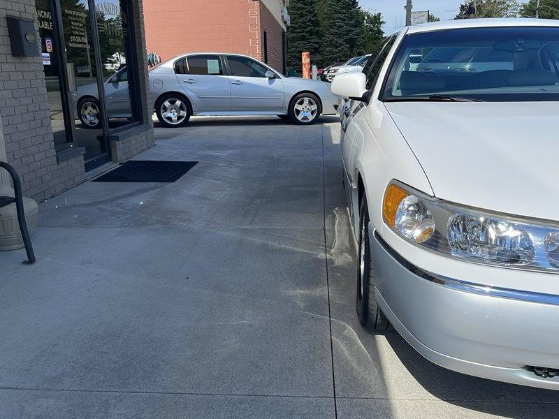 Used 1999 Lincoln Town Car Signature RWD image 7