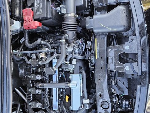 New 2025 Nissan Versa SR w/ Trunk Package image 19