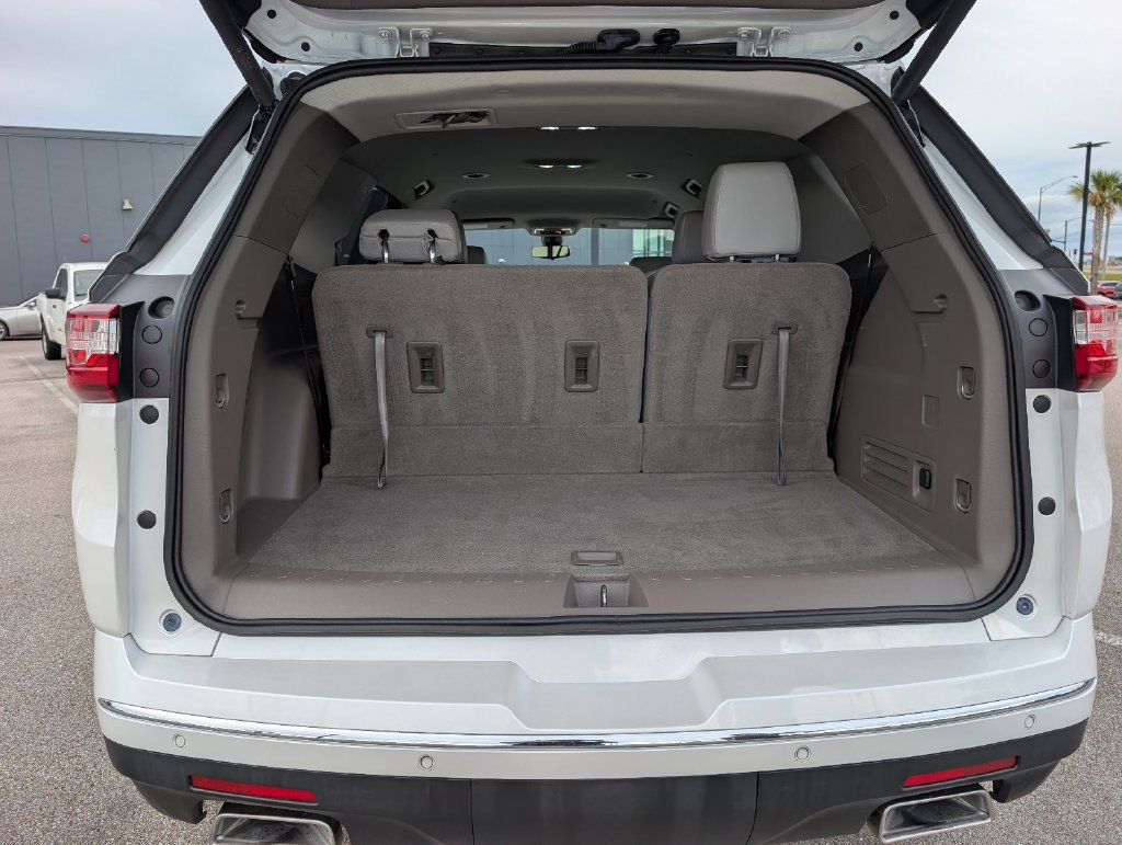 Used 2019 Chevrolet Traverse Premier w/ Driver Confidence II Package FWD image 6