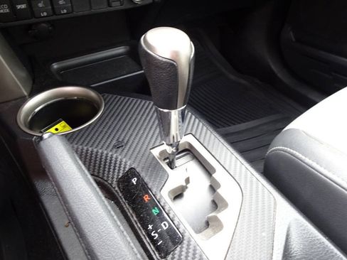 Used 2014 Toyota RAV4 Limited AWD/4WD image 26
