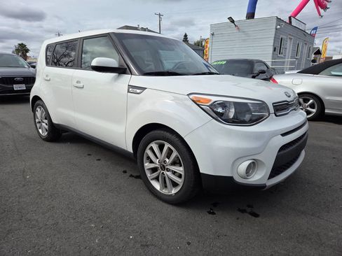 Used 2019 Kia Soul + image 5