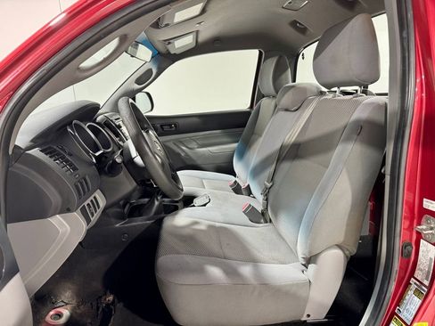 Used 2013 Toyota Tacoma 2WD Regular Cab image 3