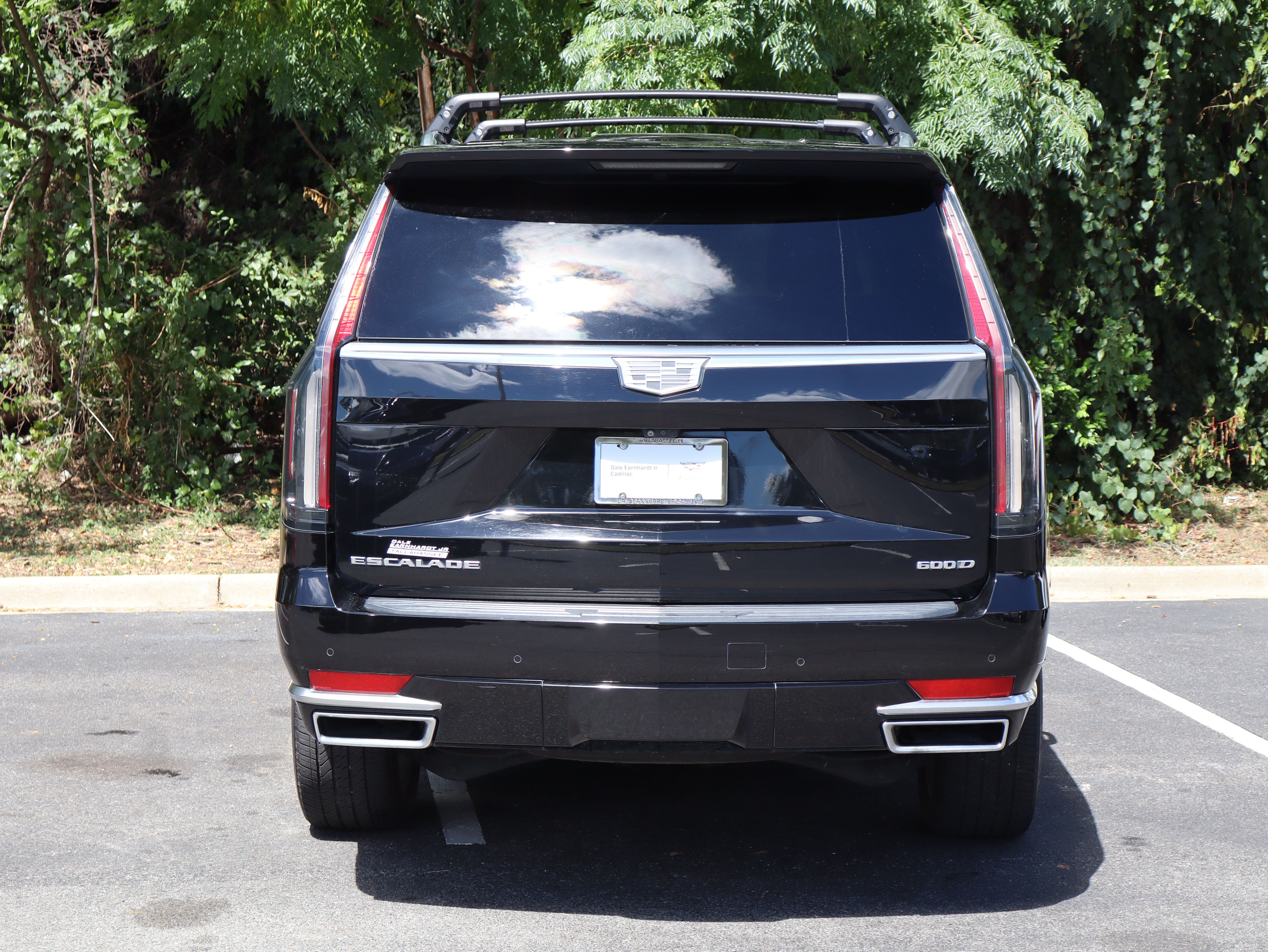 Used 2023 Cadillac Escalade ESV Premium Luxury w/ LPO, Radiant Package AWD/4WD image 7