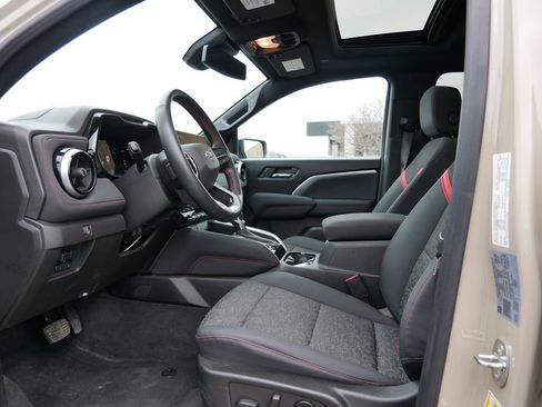 Used 2023 Chevrolet Colorado Z71 w/ Z71 Convenience Package 2 AWD/4WD image 15
